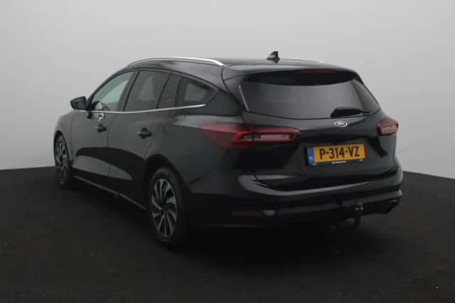 Ford Focus (2022) thumbnail 3