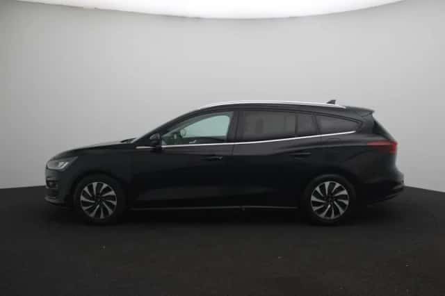 Ford Focus (2022) thumbnail 5