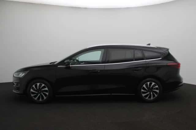 Ford Focus (2022) thumbnail 5