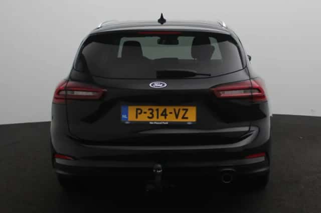 Ford Focus (2022) thumbnail 6