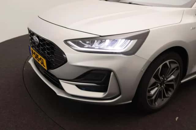 Ford Focus (2022) thumbnail 16