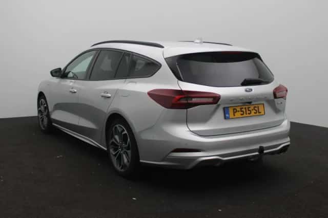 Ford Focus (2022) thumbnail 3