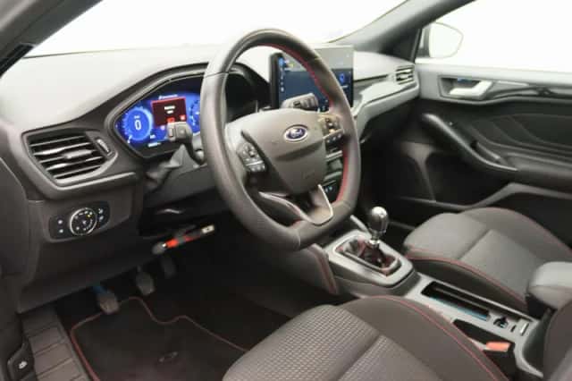 Ford Focus (2022) thumbnail 23