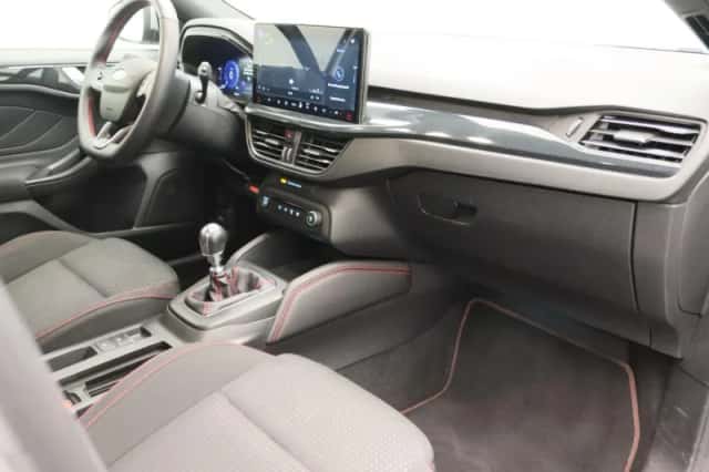 Ford Focus (2022) thumbnail 24