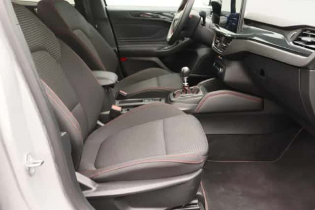 Ford Focus (2022) thumbnail 25