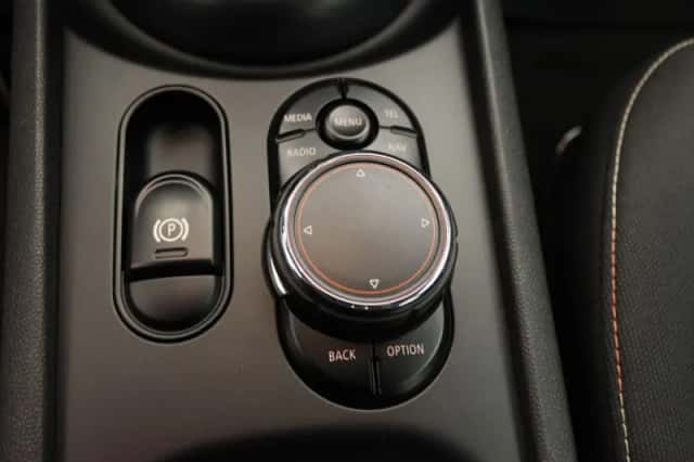 MINI Clubman (2016) thumbnail 18