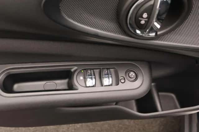 MINI Clubman (2016) thumbnail 22