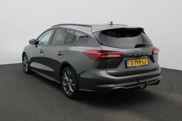 Ford Focus (2023) thumbnail 3