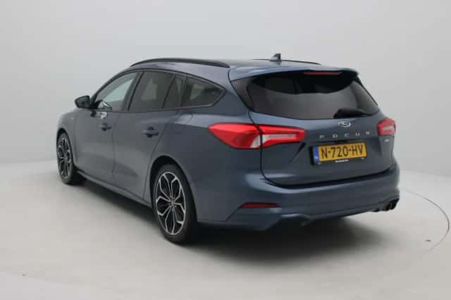 Ford Focus (2021) thumbnail 2