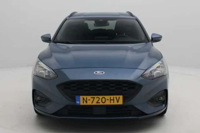 Ford Focus (2021) thumbnail 3