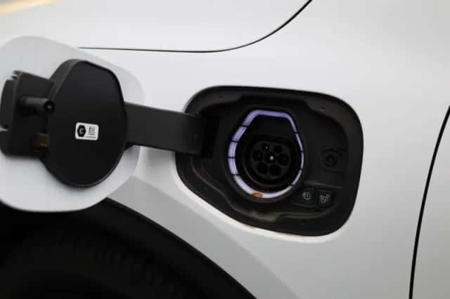Ford Kuga (2023) thumbnail 15