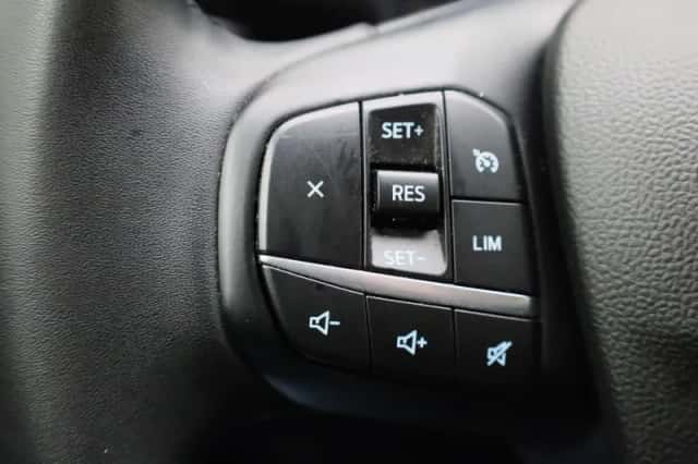 Ford Kuga (2023) thumbnail 21