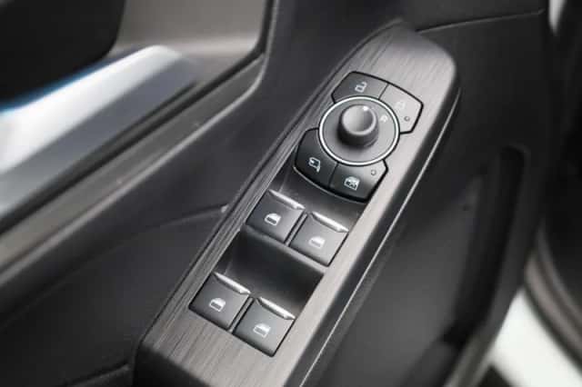 Ford Kuga (2023) thumbnail 25