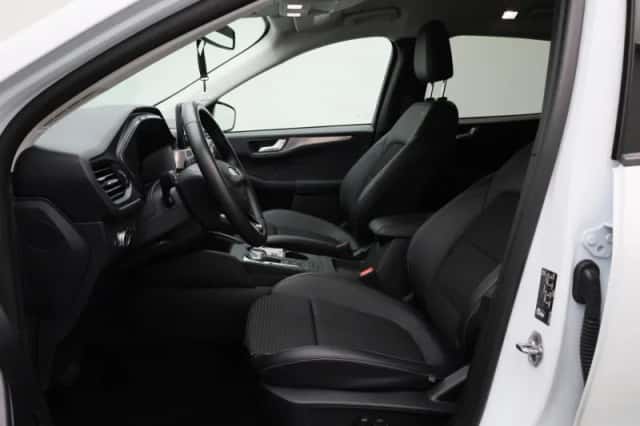 Ford Kuga (2023) thumbnail 10