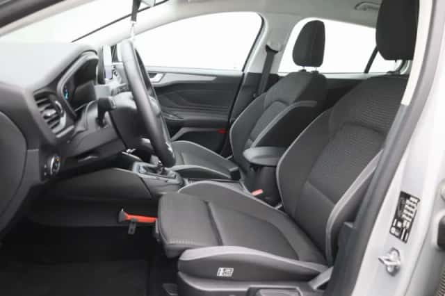 Ford Focus (2023) thumbnail 8