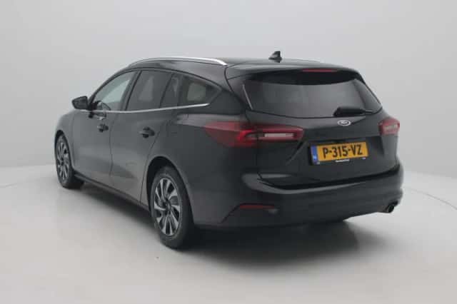 Ford Focus (2022) thumbnail 3