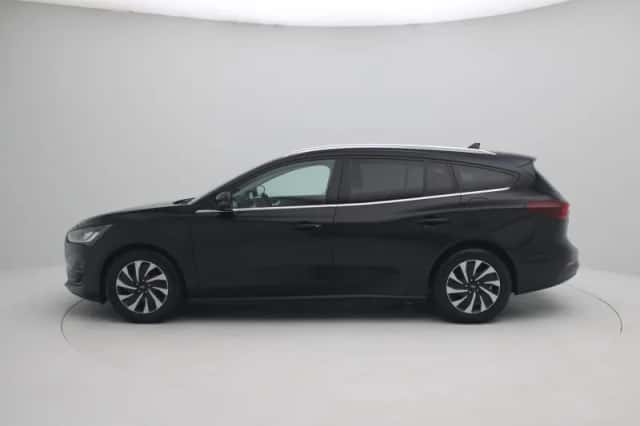 Ford Focus (2022) thumbnail 5