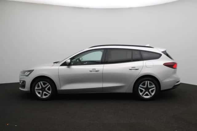 Ford Focus (2022) thumbnail 5