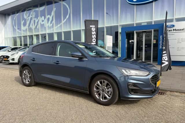 Ford Focus (2023) thumbnail 3