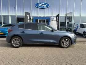 Ford Focus (2023) thumbnail 4