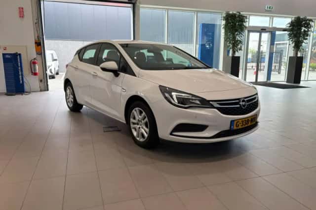 Opel Astra (2018) thumbnail 3