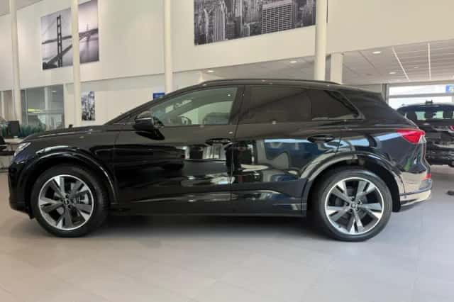 Audi Q4 e-tron (2023) thumbnail 2
