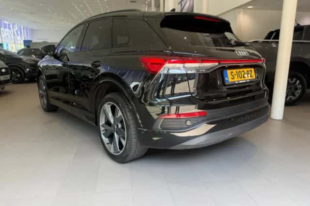 Audi Q4 e-tron (2023) thumbnail 3