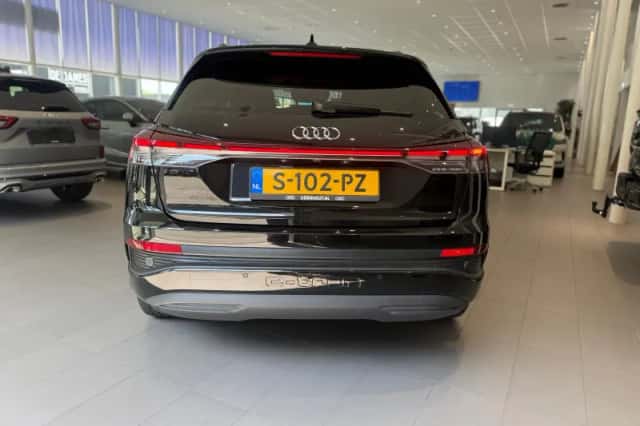 Audi Q4 e-tron (2023) thumbnail 4