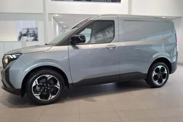 Ford E-Transit Courier (2026) thumbnail 3