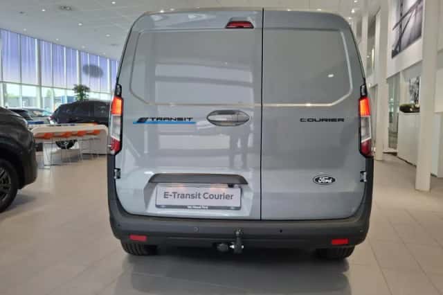 Ford E-Transit Courier (2026) thumbnail 5