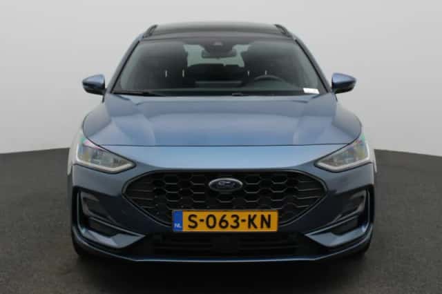 Ford Focus (2023) thumbnail 3
