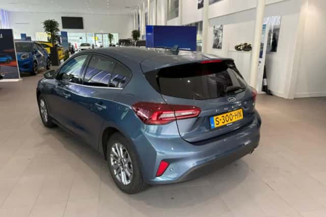 Ford Focus (2023) thumbnail 3