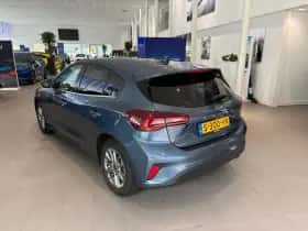 Ford Focus (2023) thumbnail 3