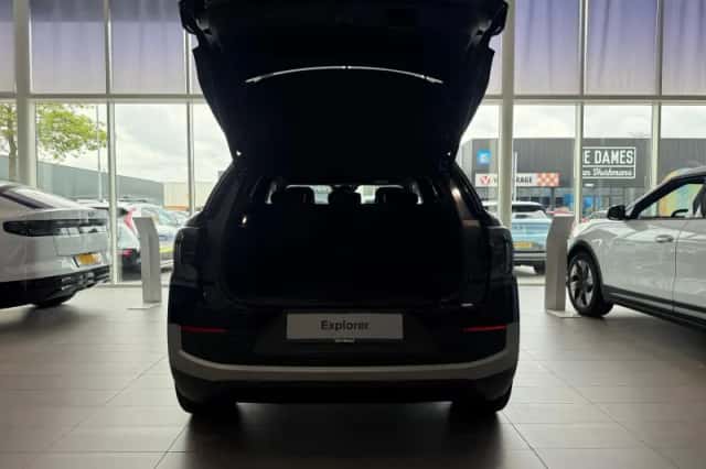 Ford Explorer (2026) thumbnail 5