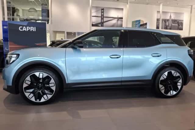 Ford Explorer (2026) thumbnail 3