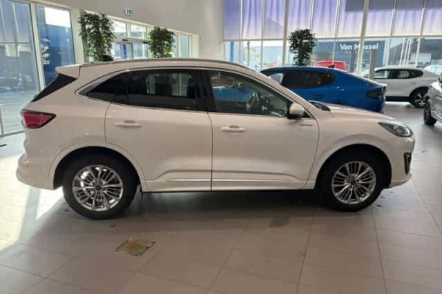 Ford Kuga (2022) thumbnail 4