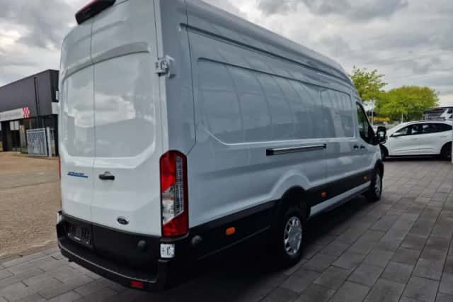 Ford E-Transit (2026) thumbnail 4