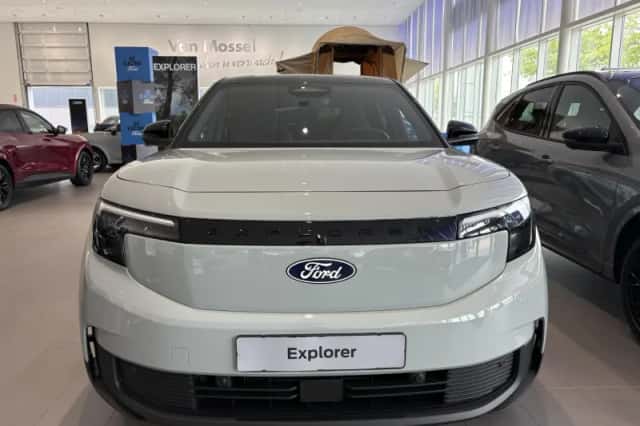 Ford Explorer (2026) thumbnail 3
