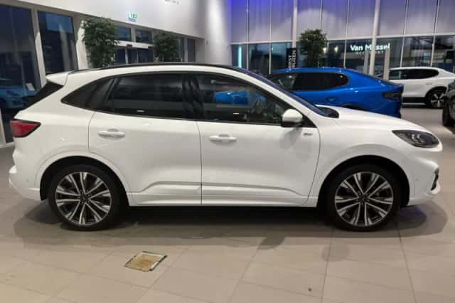 Ford Kuga (2021) thumbnail 4