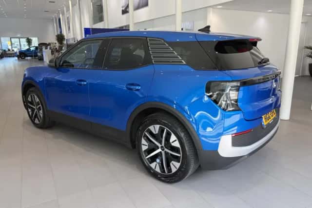 Ford Explorer (2025) thumbnail 3