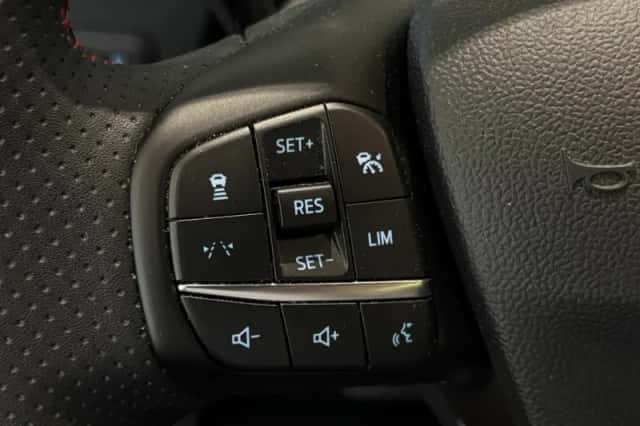 Ford Kuga (2024) thumbnail 16