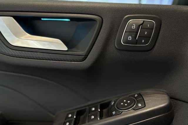 Ford Kuga (2024) thumbnail 22