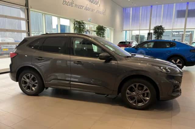 Ford Kuga (2022) thumbnail 8