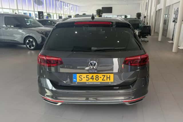 Volkswagen Passat (2023) thumbnail 4
