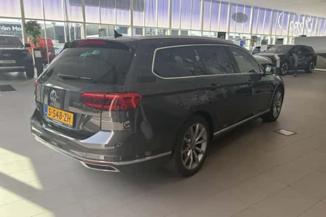 Volkswagen Passat (2023) thumbnail 5