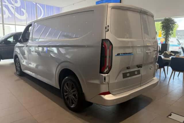 Ford E-Transit Custom (2026) thumbnail 2