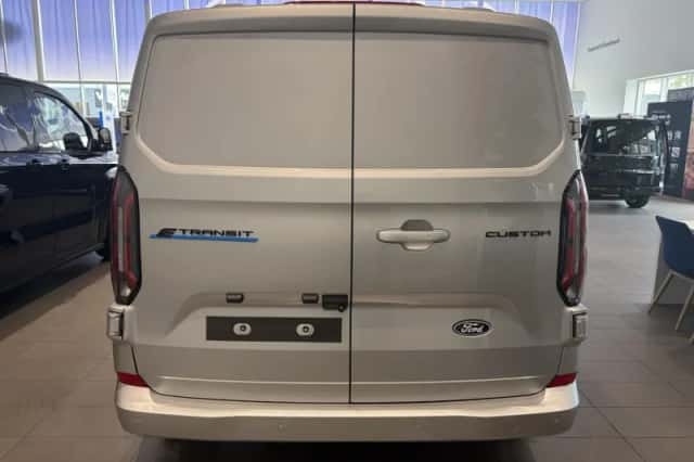 Ford E-Transit Custom (2026) thumbnail 3