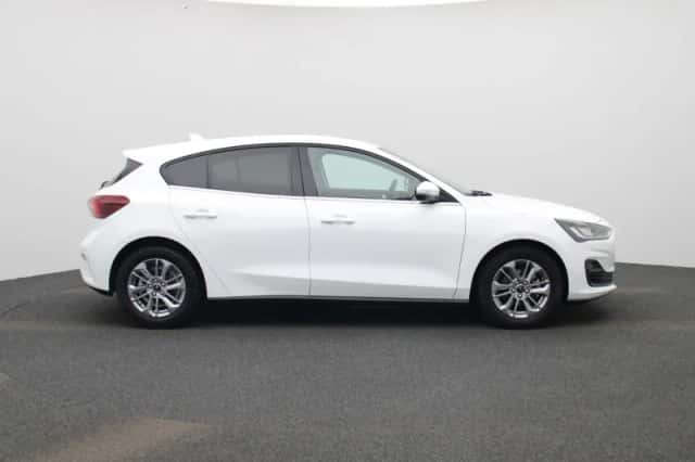 Ford Focus (2023) thumbnail 6