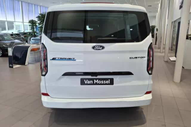 Ford E-Transit Custom (2026) thumbnail 4