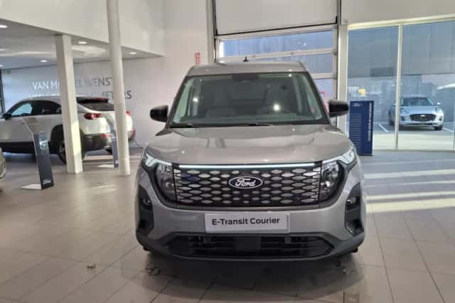Ford E-Transit Courier (2026) thumbnail 2